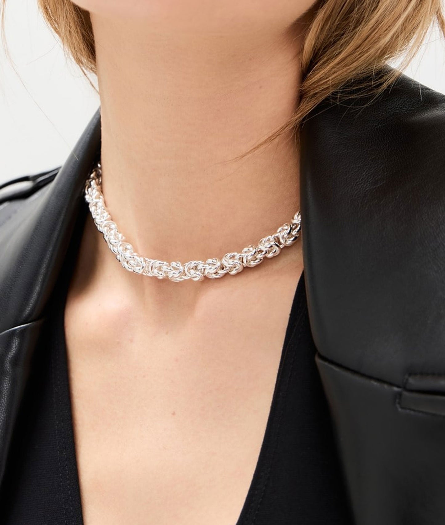 Fed og elegant halskæde med tykke kæder