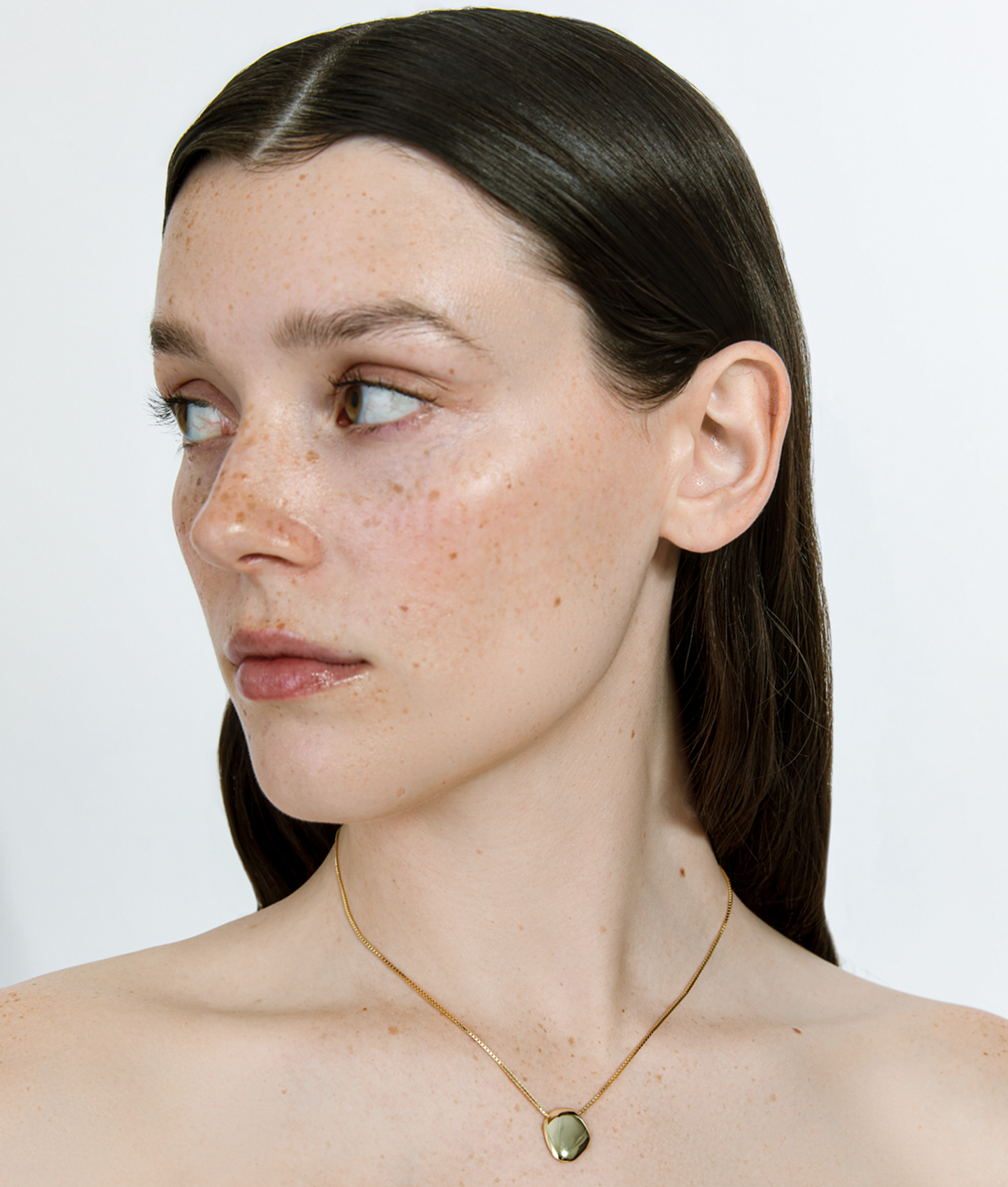 Fin guldhalskæde med vedhæng