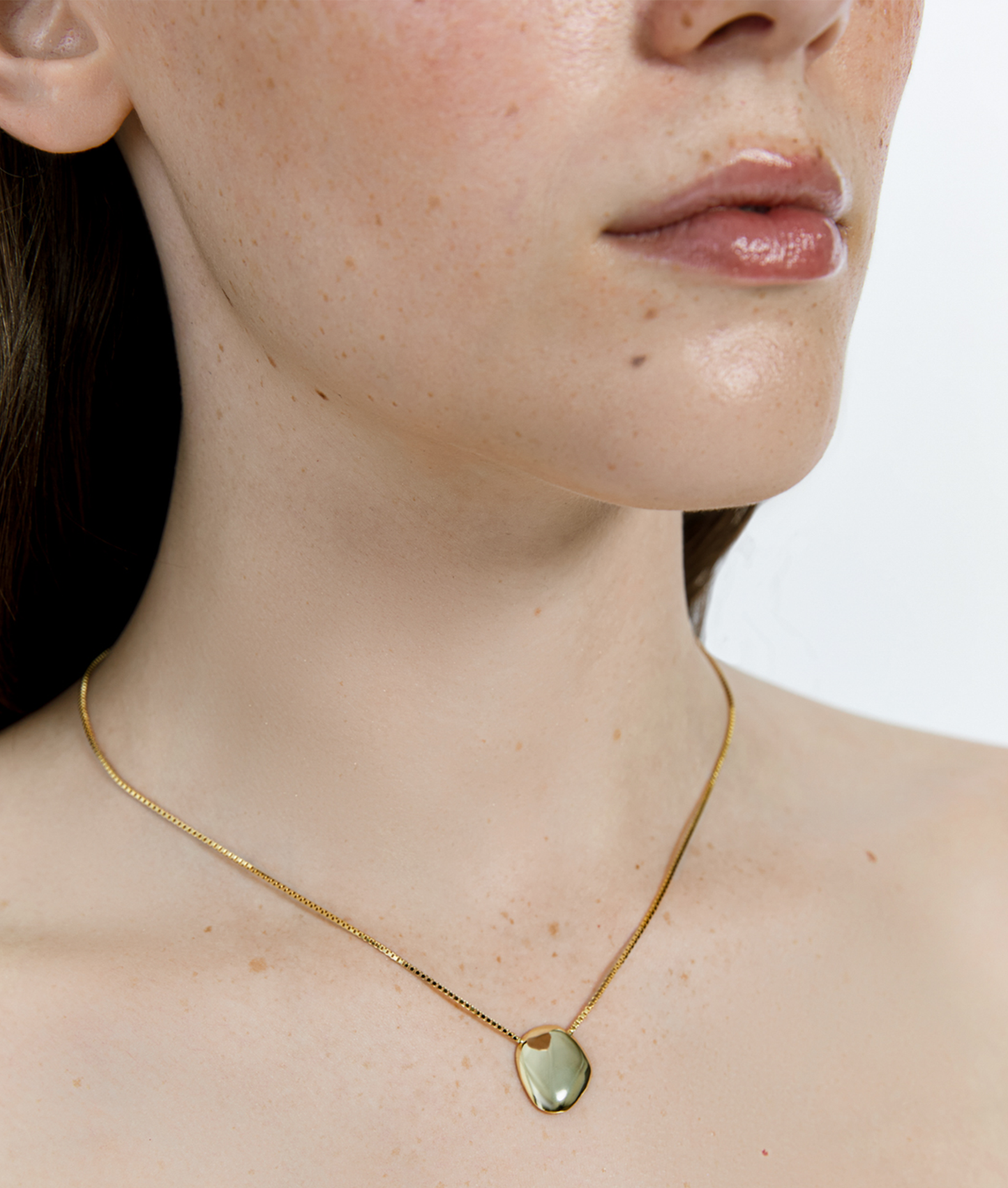 Fin guldhalskæde med vedhæng